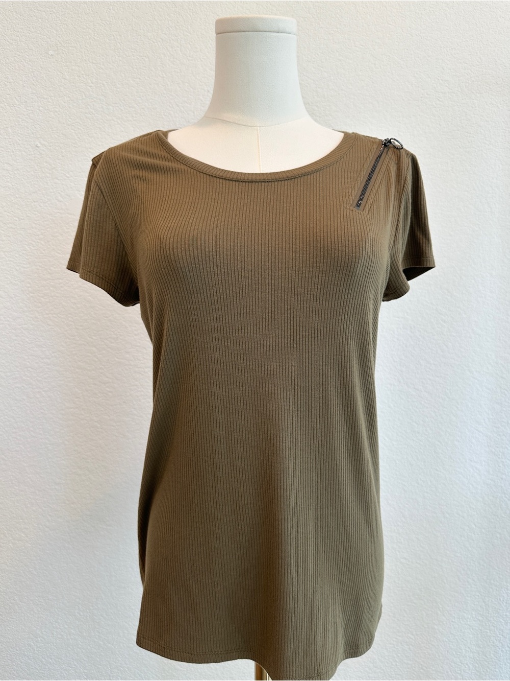 Express Olive Ribbed Zip Detail Top Size Large NWOT